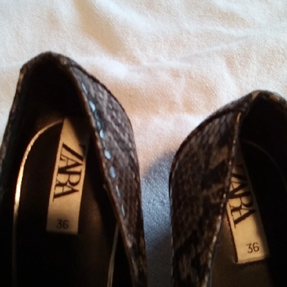 Zara Black Ankle Boots with Sleek Pointed Toe - Picture 7 of 8